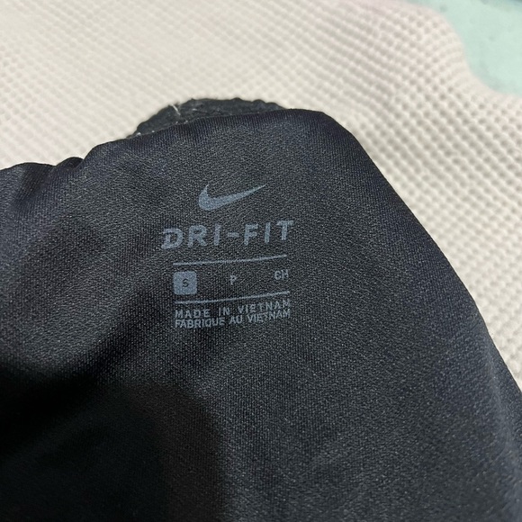 Womens black Nike athletic shorts small - Picture 2 of 4